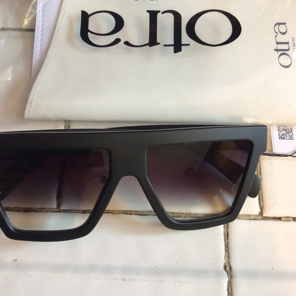 NEw! OTRA shield sunnies main image 6
